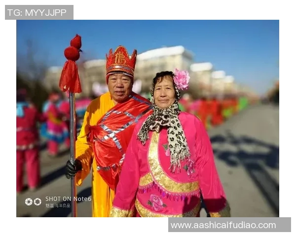 足球明星温馨时刻抱起小球迷成为场边焦点引发粉丝热议